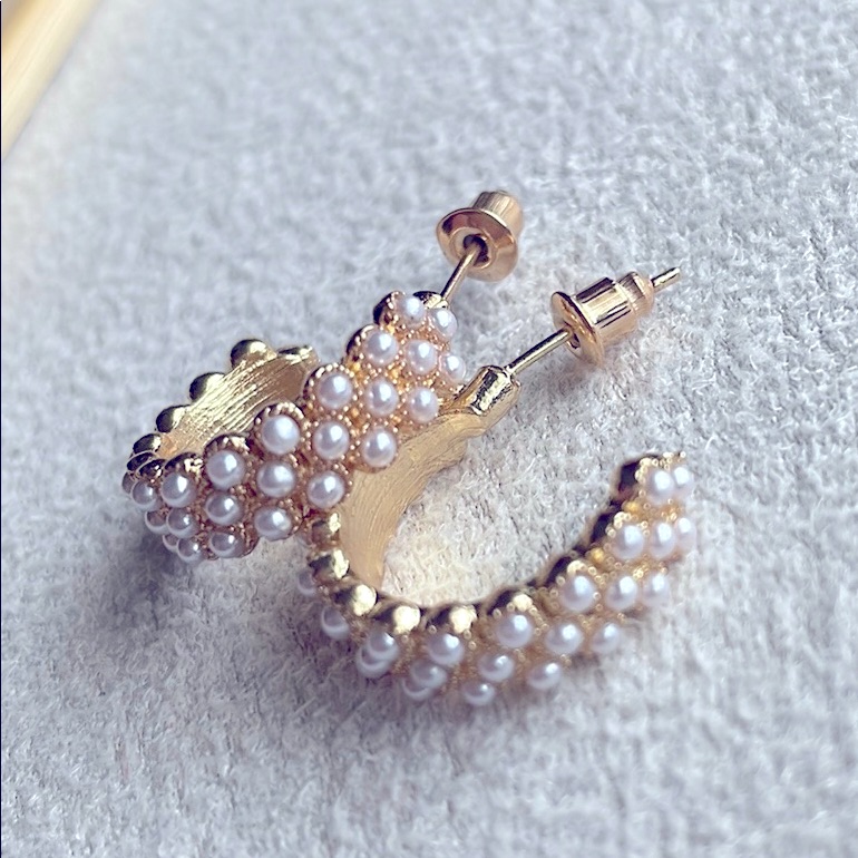 Huggie Pearl Earrings 12$